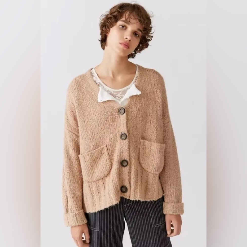 Urban Outfitters Women’s Slouchy Tan Button Front Cardigan‎ w/Pockets Size Med